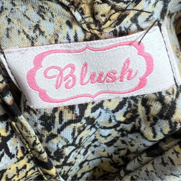 Blush long sleeve cold shoulder animal print backless top size medium - Picture 5 of 6